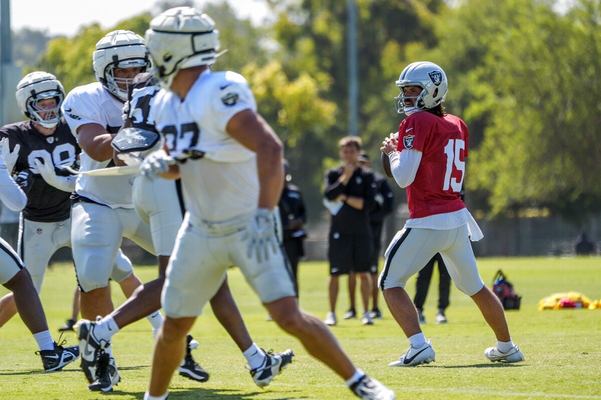 La competencia de los QB de Raiders es intensa antes del juego de pretemporada en Minnesota